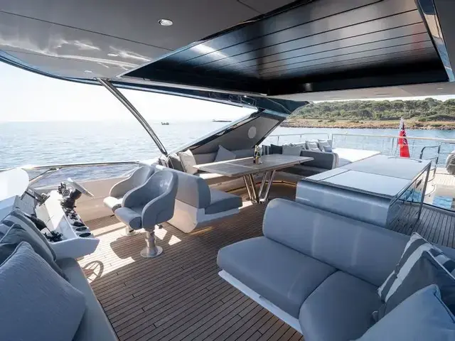 Sunseeker 88 Yacht