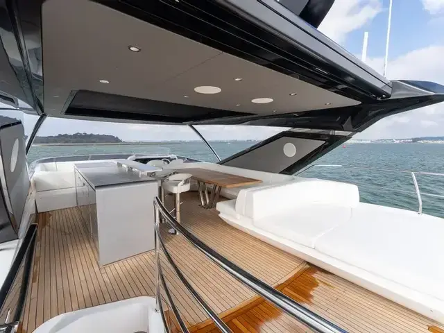 Sunseeker 88 Yacht