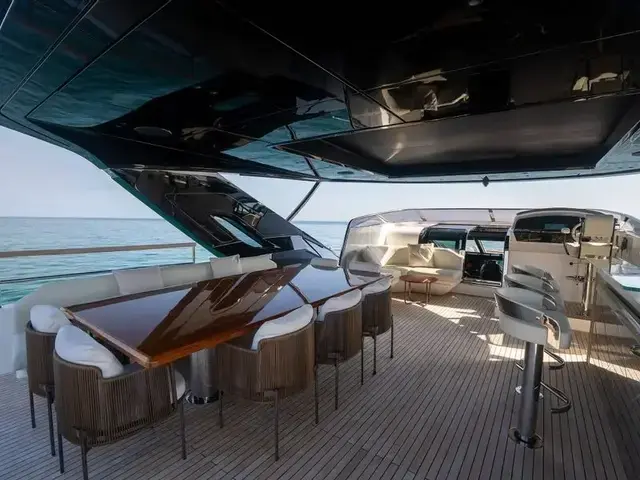 Sunseeker 105 Yacht