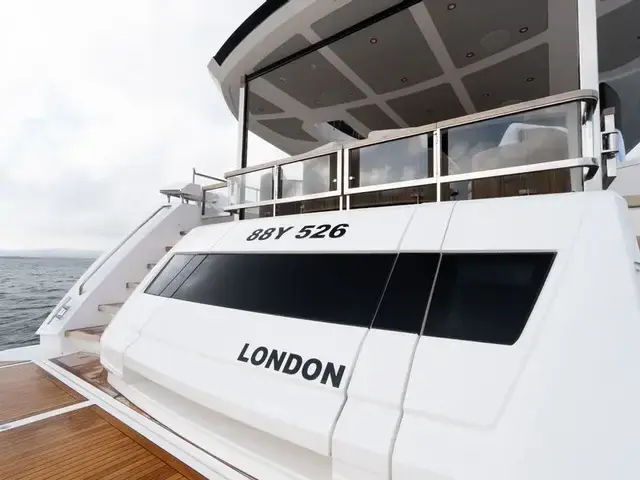 Sunseeker 88 Yacht