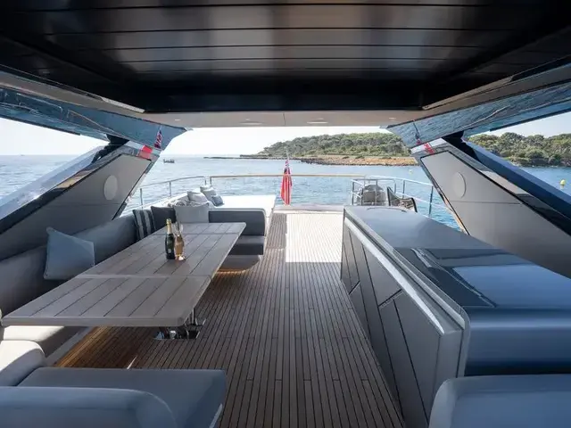 Sunseeker 88 Yacht