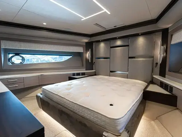 Sunseeker 88 Yacht