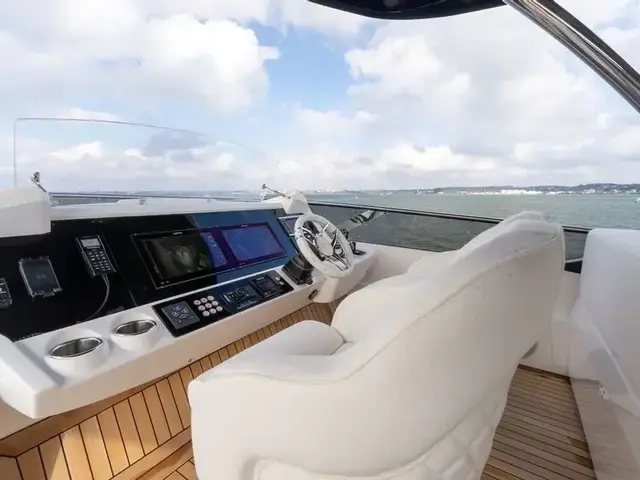 Sunseeker 88 Yacht