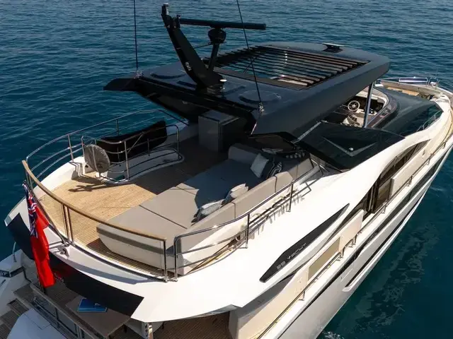 Sunseeker 88 Yacht