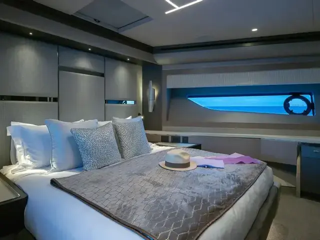 Sunseeker 88 Yacht