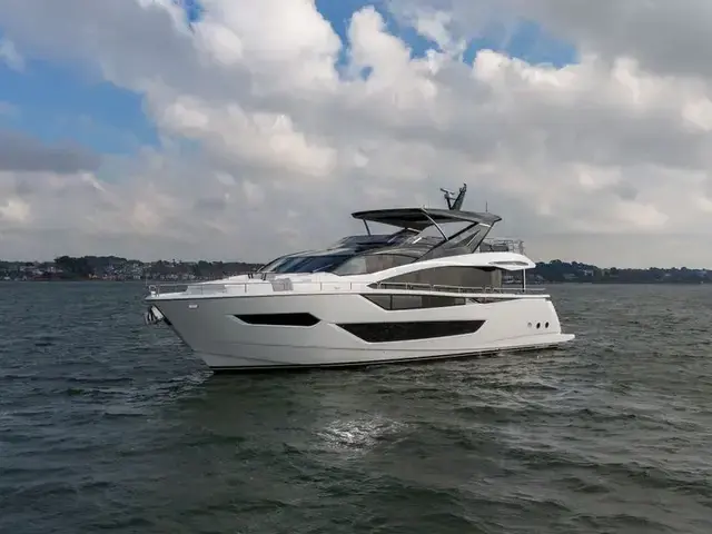 Sunseeker 88 Yacht