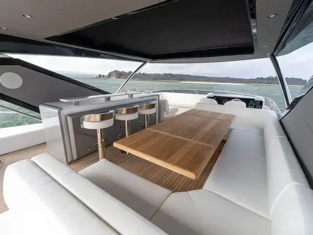 Sunseeker 88 Yacht