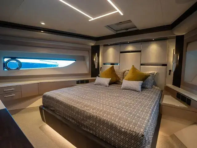 Sunseeker 88 Yacht