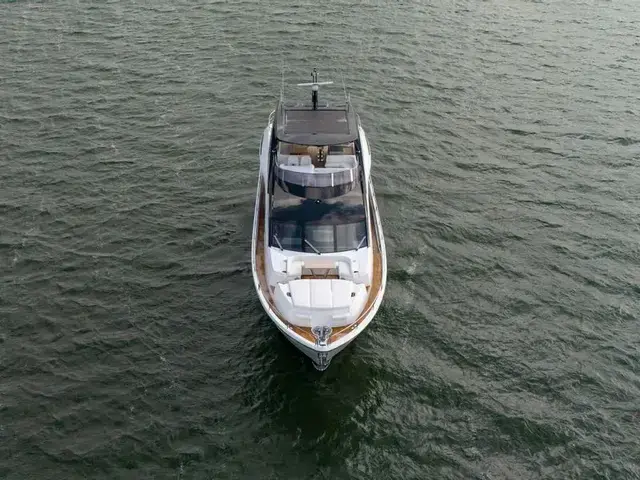 Sunseeker 88 Yacht