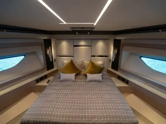 Sunseeker 88 Yacht