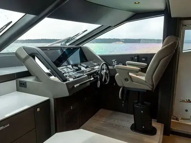 Sunseeker 88 Yacht