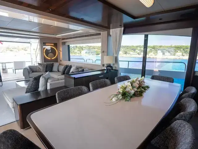 Sunseeker 88 Yacht