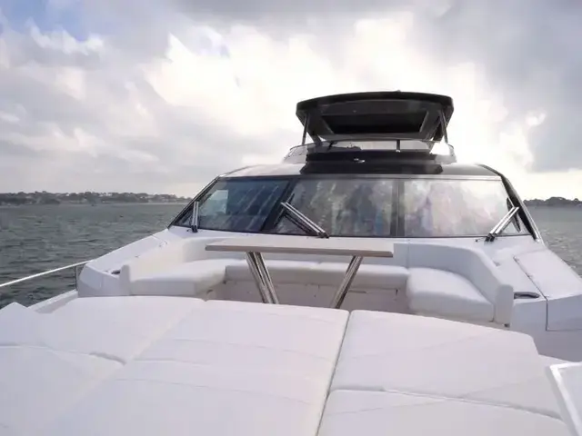 Sunseeker 88 Yacht