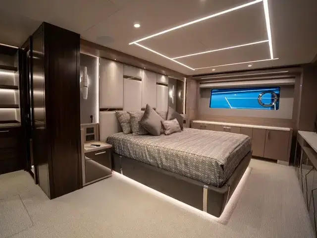 Sunseeker 88 Yacht