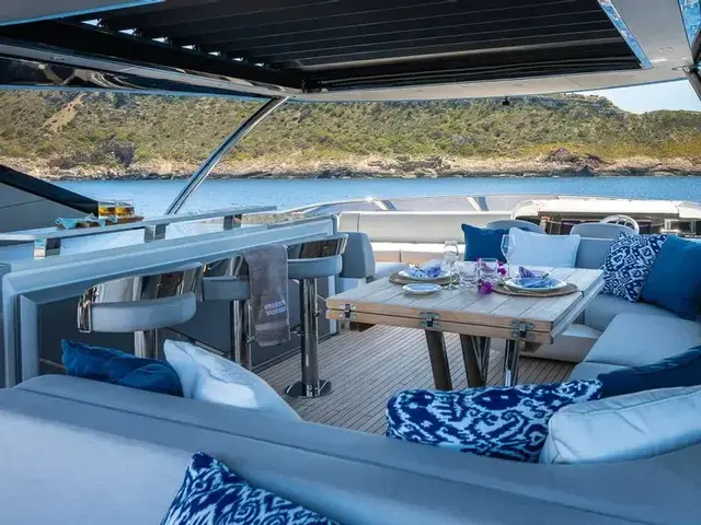 Sunseeker 88 Yacht