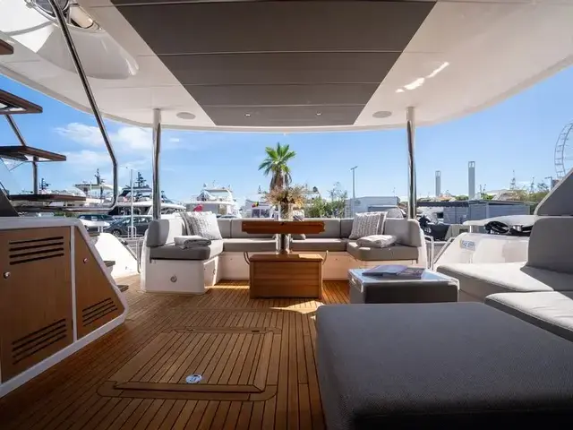 Sunseeker 76 Yacht