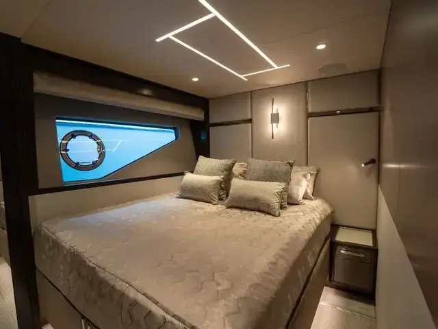 Sunseeker 88 Yacht