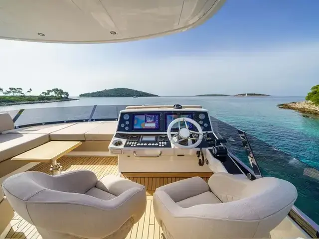 Sunseeker 76 Yacht