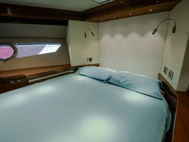 Sunseeker 68 Sport Yacht