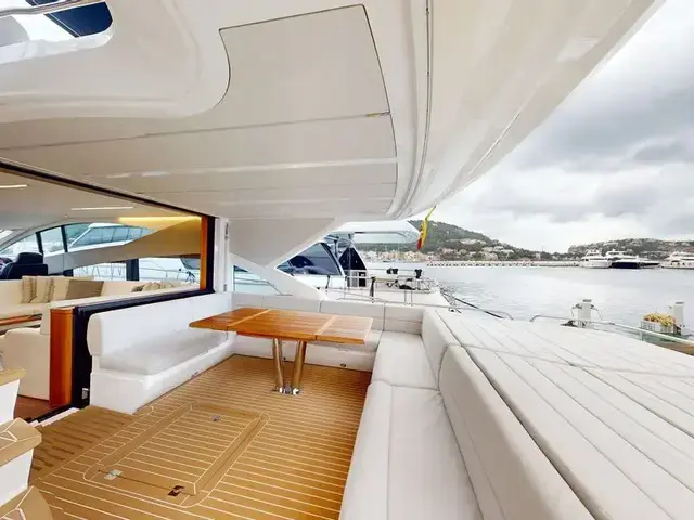 Sunseeker 68 Sport Yacht