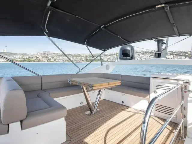 Sunseeker 68 Sport Yacht