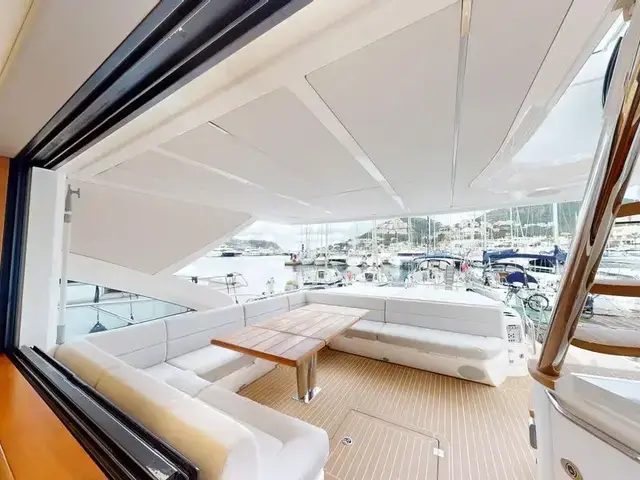 Sunseeker 68 Sport Yacht