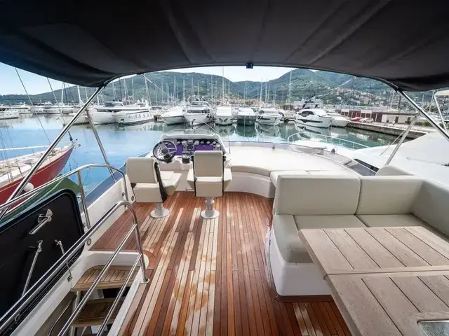 Sunseeker 68 Sport Yacht