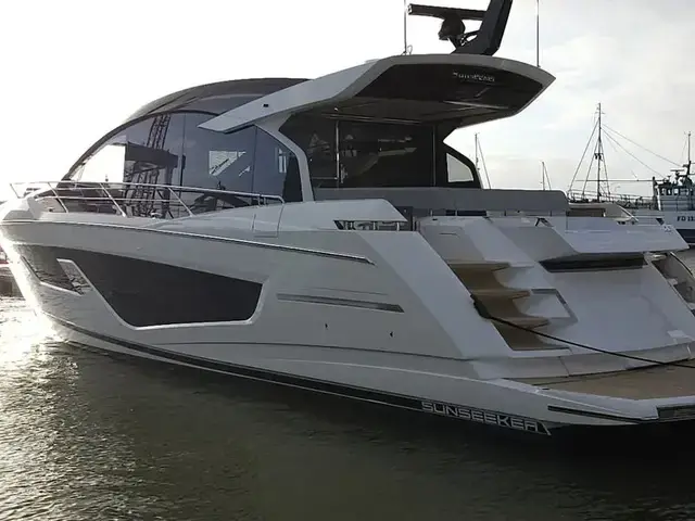 Sunseeker Predator 65