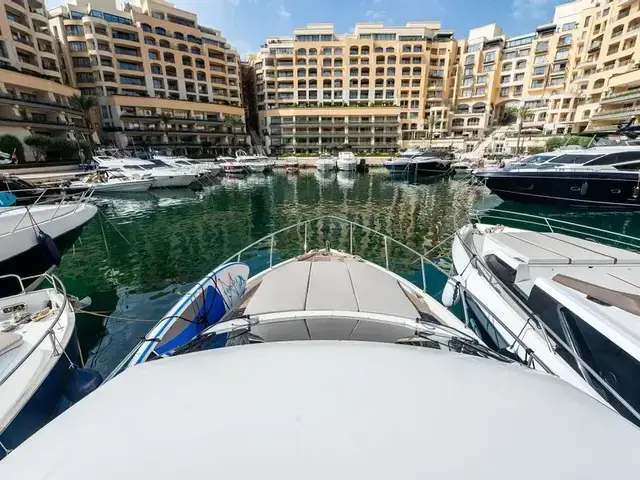 Ferretti Yachts 500