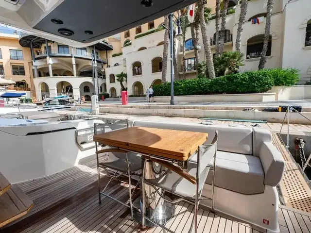 Ferretti Yachts 500