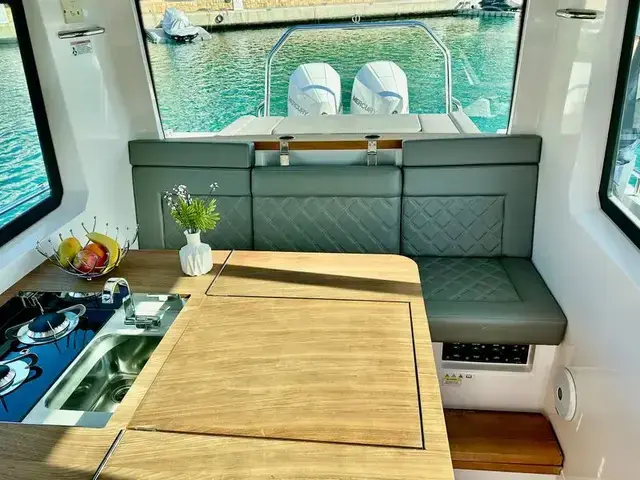 Axopar 37 Cross Cabin