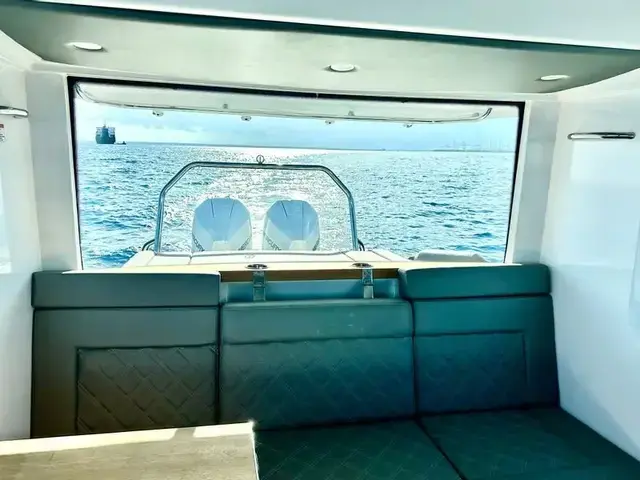 Axopar 37 Cross Cabin