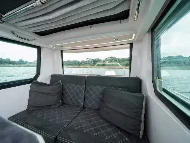 Axopar 28 Cabin