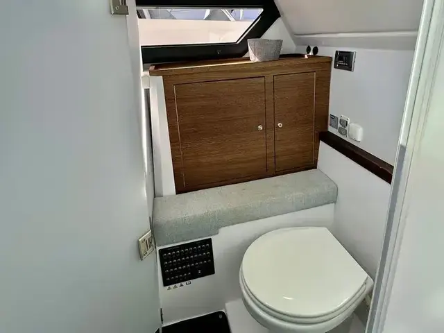 Axopar 37 Cross Cabin