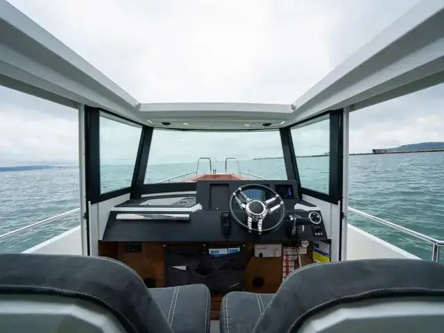 Axopar 28 Cabin