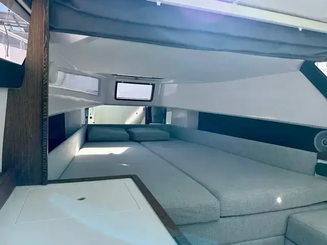 Axopar 37 Cross Cabin