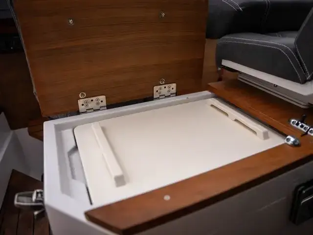 Axopar 28 Cabin