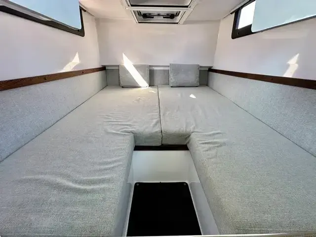 Axopar 37 Cross Cabin