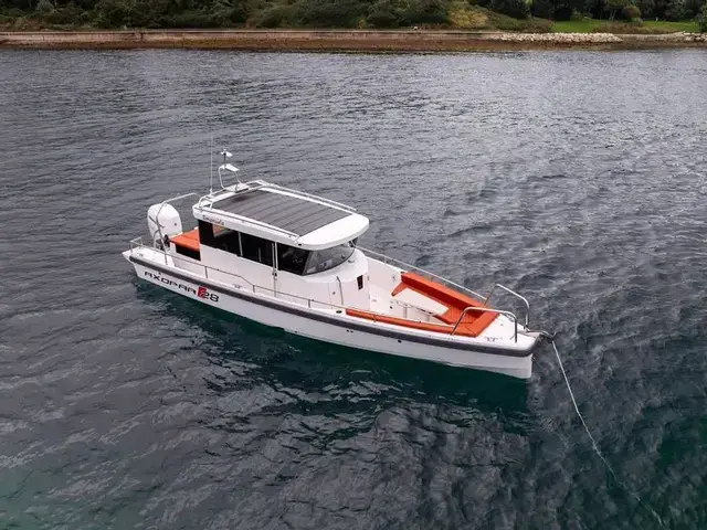 Axopar 28 Cabin