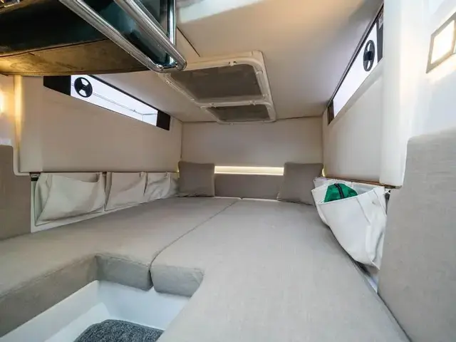 Axopar 28 Cabin