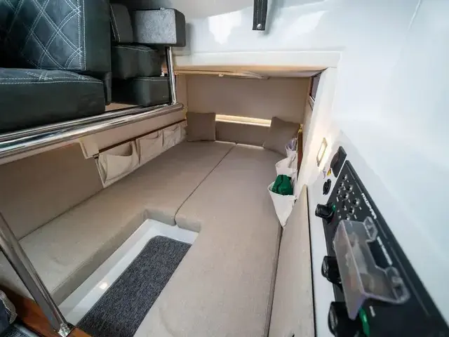 Axopar 28 Cabin