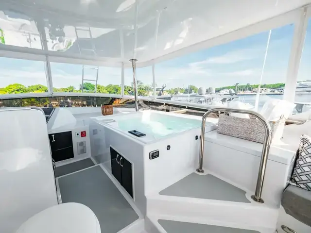 Hatteras Motor Yacht