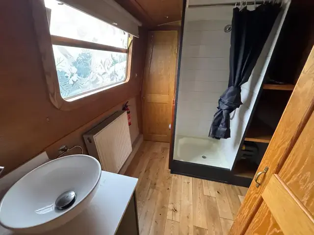 XR & D Boat Builders Narrowboat