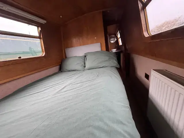 XR & D Boat Builders Narrowboat