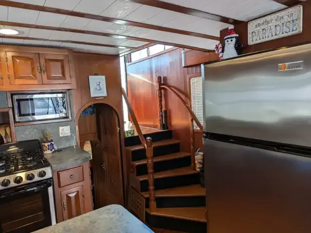 Marine Trader Pilothouse