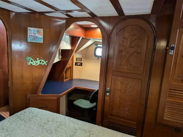 Marine Trader Pilothouse