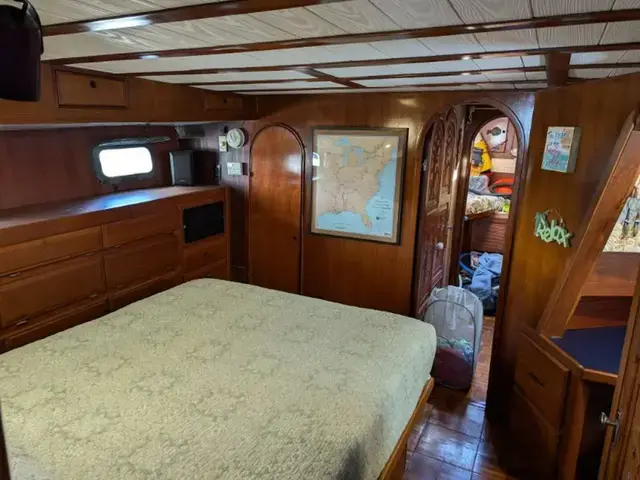 Marine Trader Pilothouse