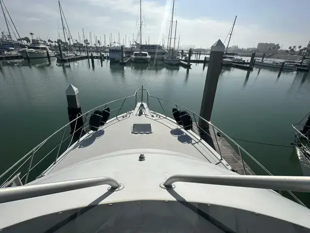 Hatteras Sport Deck Motor Yacht