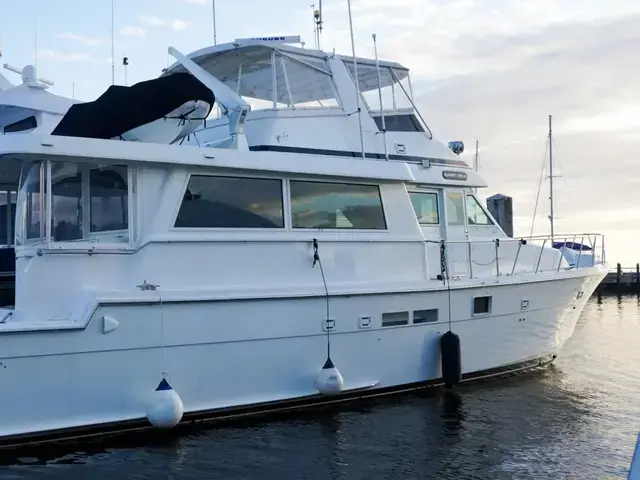 Hatteras 62 Cockpit Motor Yatch