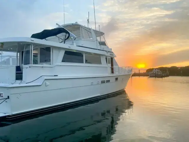 Hatteras 62 Cockpit Motor Yatch